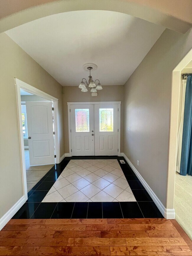 Foto del edificio - Beautiful 3 Bedroom in Private Community!