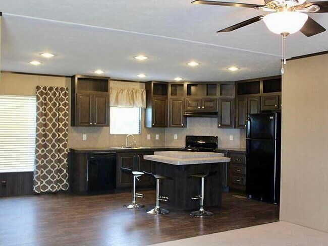 Kitchen - 3256 Blythe Rd