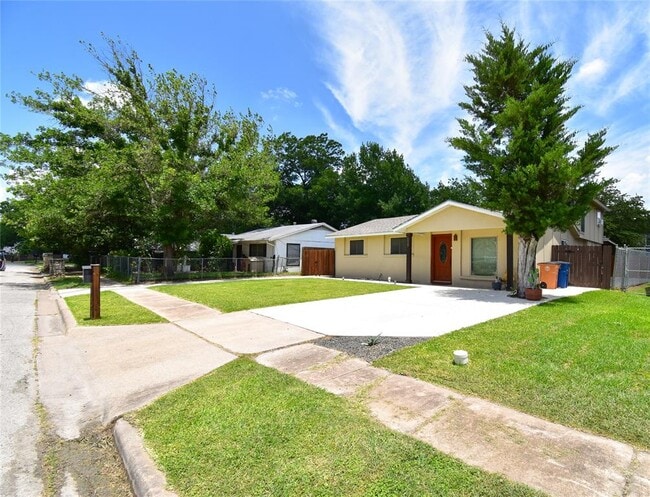 Foto del edificio - 6027 Bluebell Cir