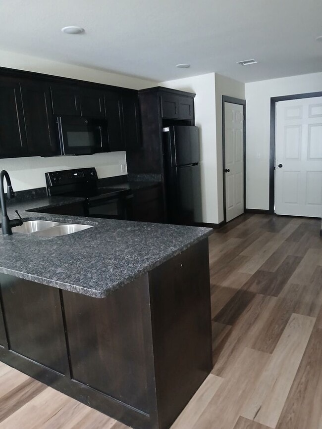 Building Photo - 2 bed 2 bath new build in 2024
