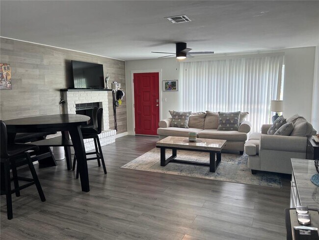 Foto del edificio - 2175 43rd Ave N