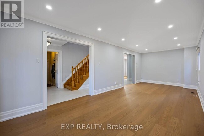 Building Photo - 126 Largo Crescent