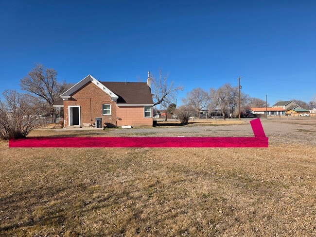 Building Photo - Charming older home