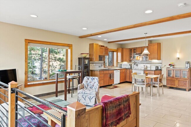 Building Photo - Fully-Furnished Short-Term Rental on South...