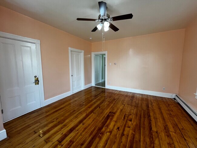 Foto del edificio - 362 Lonsdale Ave
