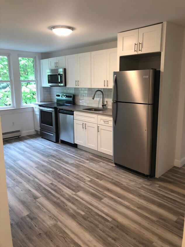 Foto principal - 37 Terryville Avenue