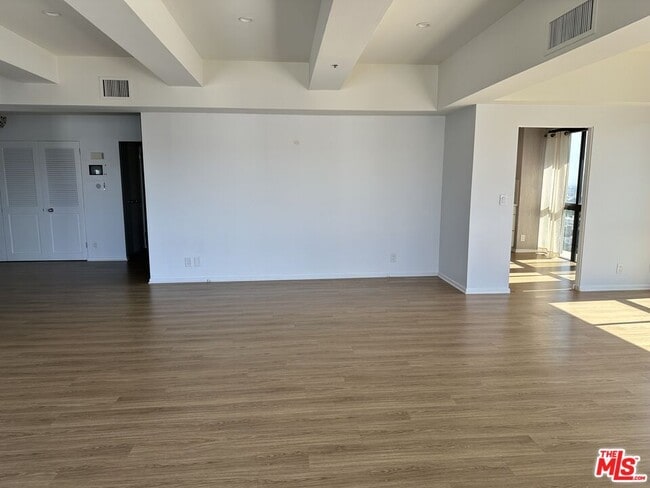 Building Photo - 10790 Wilshire Blvd
