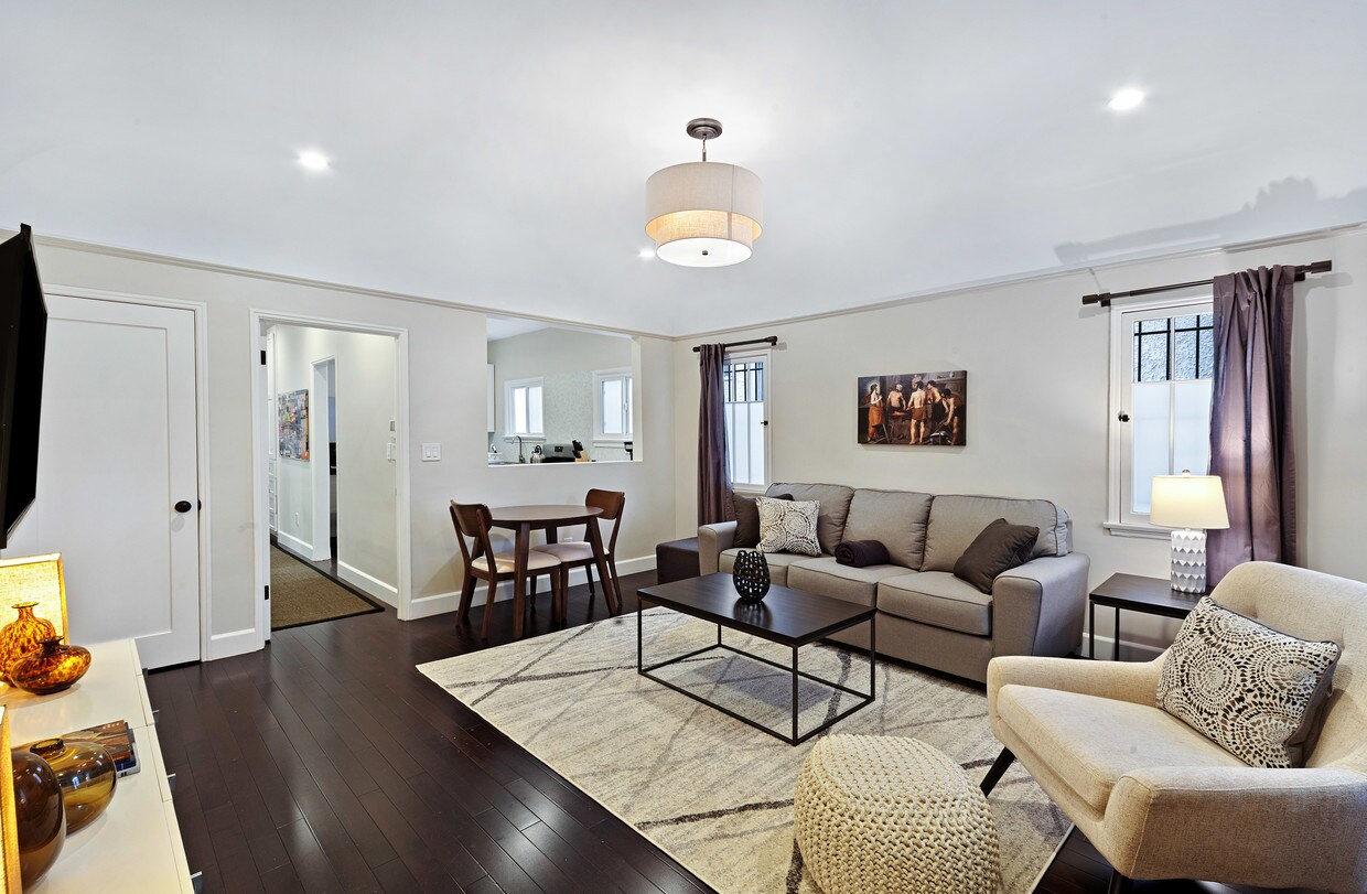 Living Room - 1118 Poinsettia Dr