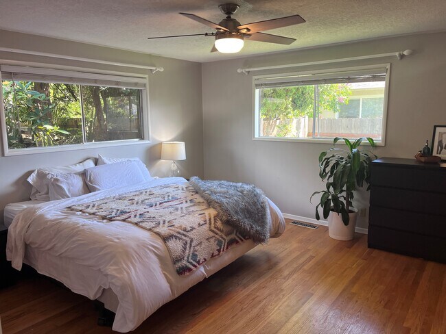 Bedroom #1 - 1690 N Davis St