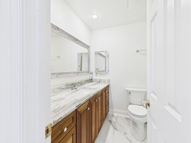 Foto del edificio - 701 Dogwood Ln