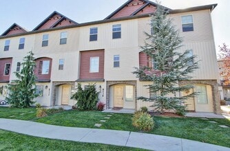 Building Photo - 8736 W Pine Valley Ln