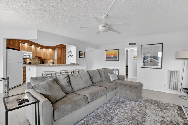 Building Photo - 5851 Camino Del Sol