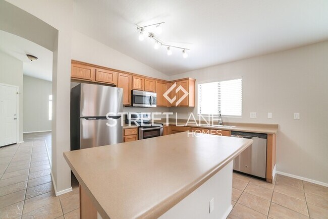 Building Photo - REDUCED!