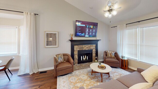 Building Photo - 105 Thornwood Dr