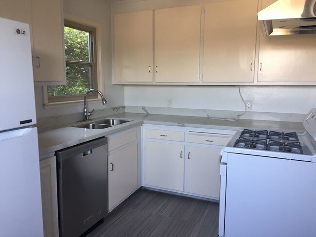 Building Photo - 132 Carlotta Cir