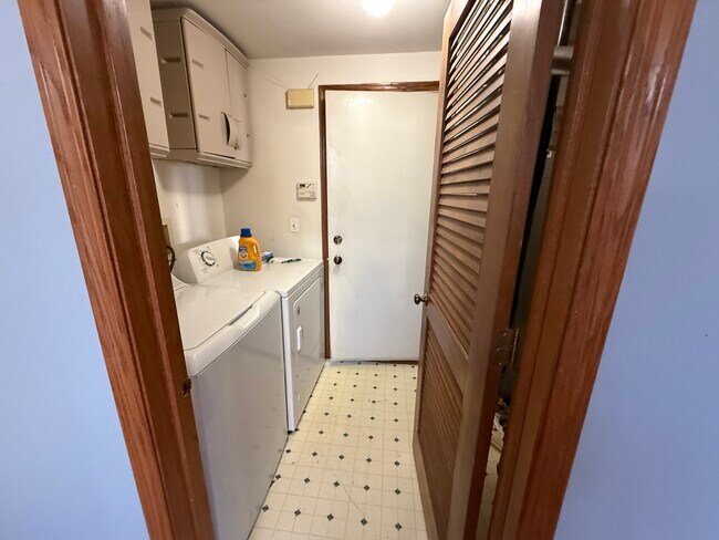 Building Photo - 13902 S Oakdale Ct