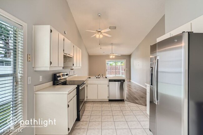 Foto del edificio - 3 br, 2 bath House - 8923 N Arrawana Avenu...