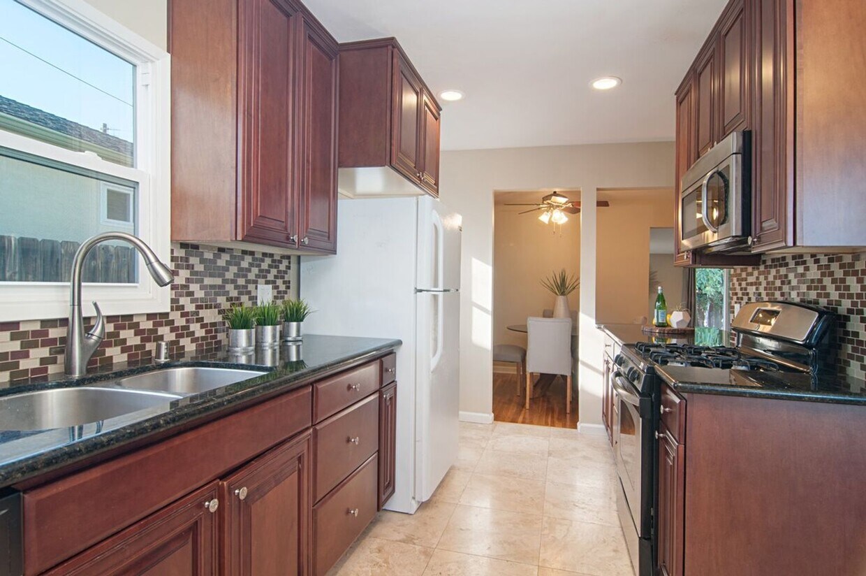 Foto principal - Allied Gardens - Beautifully Updated Home ...