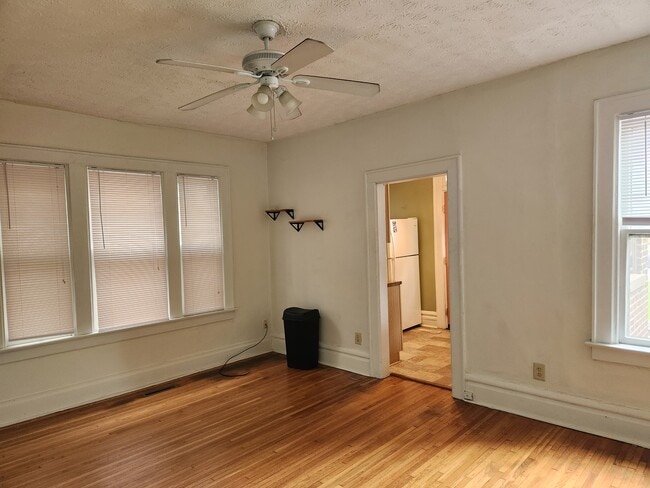 Building Photo - 141 1/2 W 1st Ave