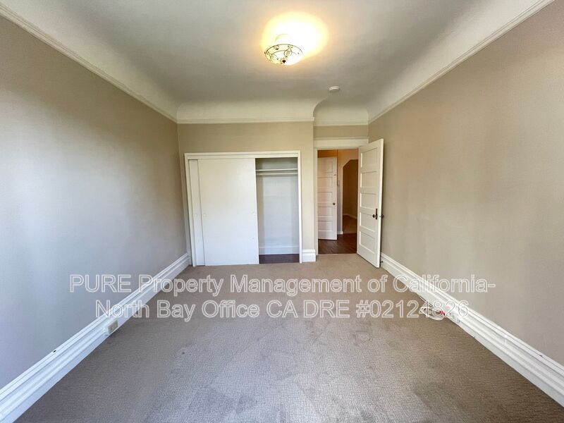 Building Photo - 35 27th St
