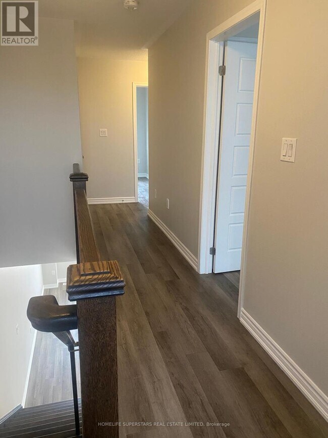Photo du bâtiment - 975-975 Whitlock Ave