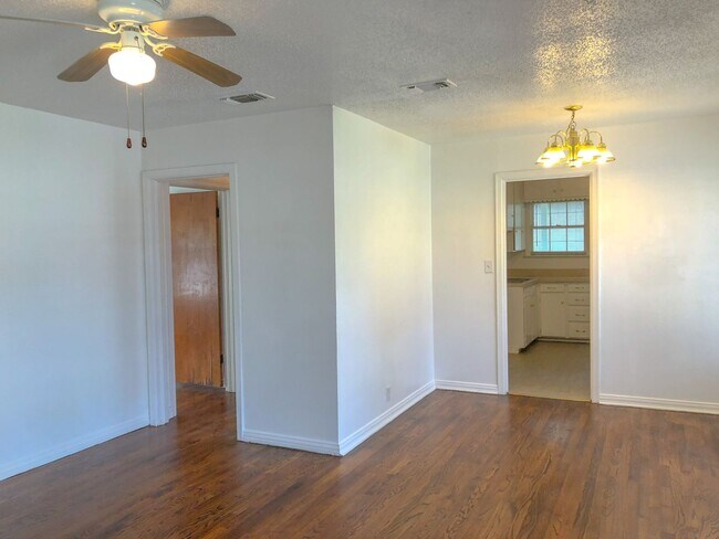 Foto del edificio - Now Available! Charming 2 Bed | 1 Bath Home in Cleburne