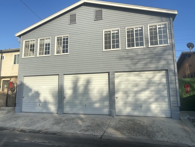 Side by side duplex - 1534 N Ave 47