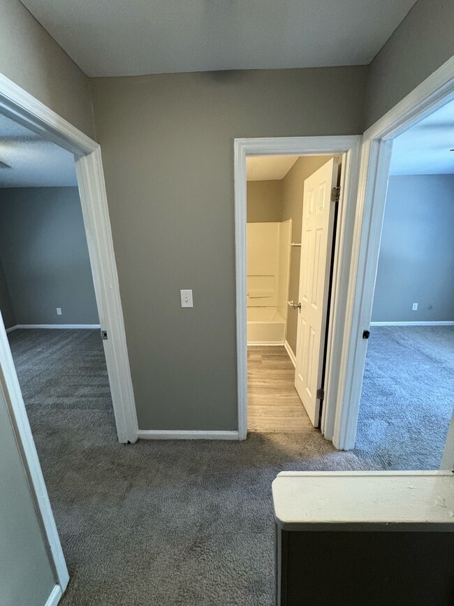 Building Photo - 125 Aqua Ct
