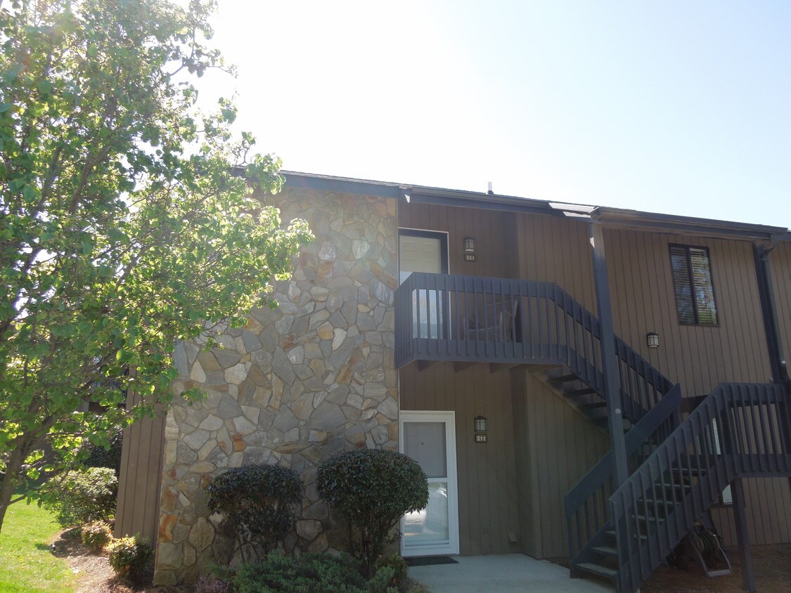 221 Mallard Head Pl, Mooresville, NC 28117 Condo for Rent in