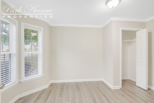 Foto del edificio - 1804 Mystic Dr