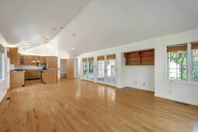 Foto del edificio - 162 Toyon Rd