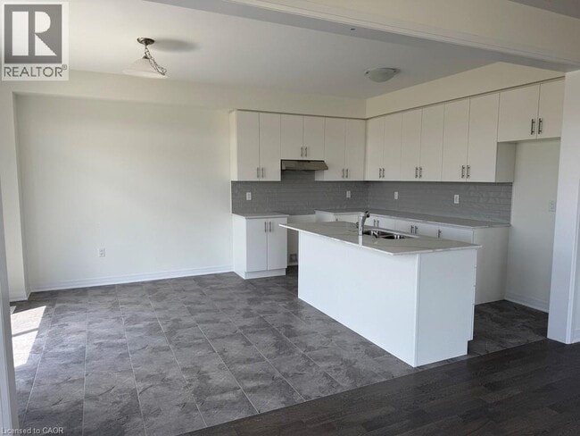 Building Photo - 40 Turnbull Dr