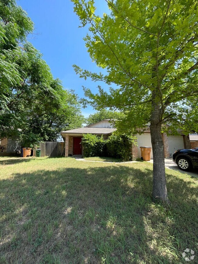 Building Photo - 2626 Gwendolyn Ln