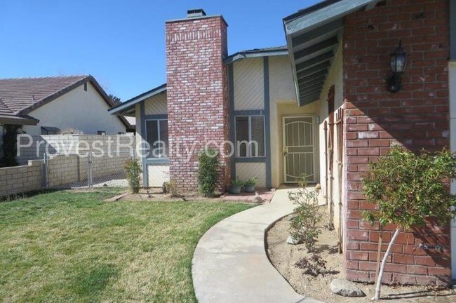 Foto del edificio - 3 Bed, 2 Bath Spring Valley Lake Home!!!