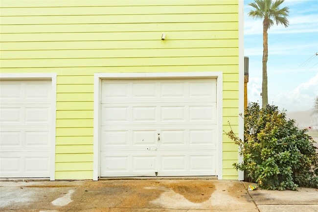 Building Photo - 2305 55th St