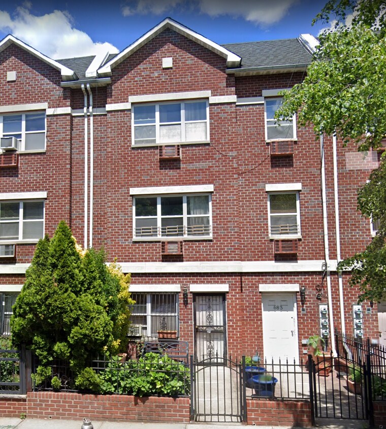 Foto del edificio - 683 Bergen St
