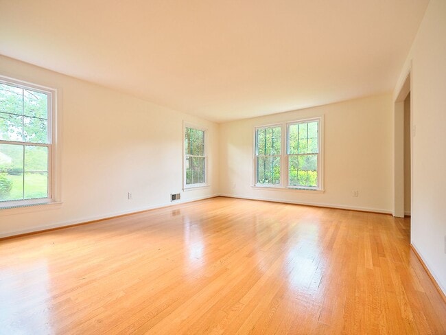 Foto del edificio - 9124 Copenhaver Dr