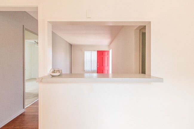 Building Photo - Charming 2 Bed /1 Bath Pacific Beach Duplex Near the Ocean & Bay!