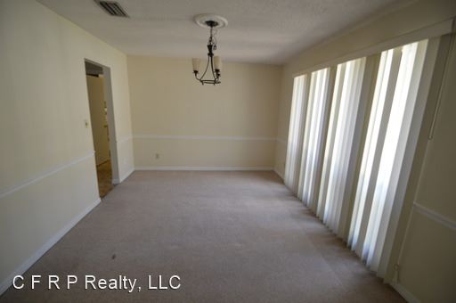 Building Photo - 605 Blue Lake Dr
