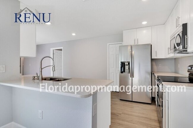 Building Photo - 615 Deauville Court