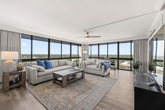 Building Photo - Ceiling to Floor Bayshore Views at The Mon...