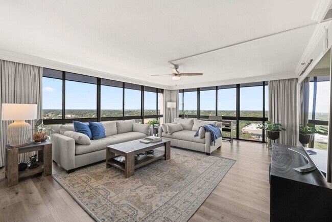Foto del edificio - Ceiling to Floor Bayshore Views at The Mon...