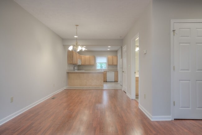 Building Photo - Beautiful Town Home available for short te...
