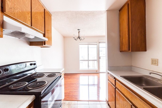 Building Photo - 1 bedroom in Los Angeles CA 90027