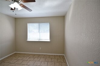 Building Photo - 527 Buttercup Ln