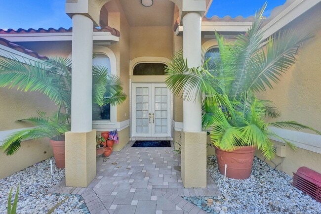 Foto del edificio - 4 bedrooms 3.5 bathrooms , 3 car garage