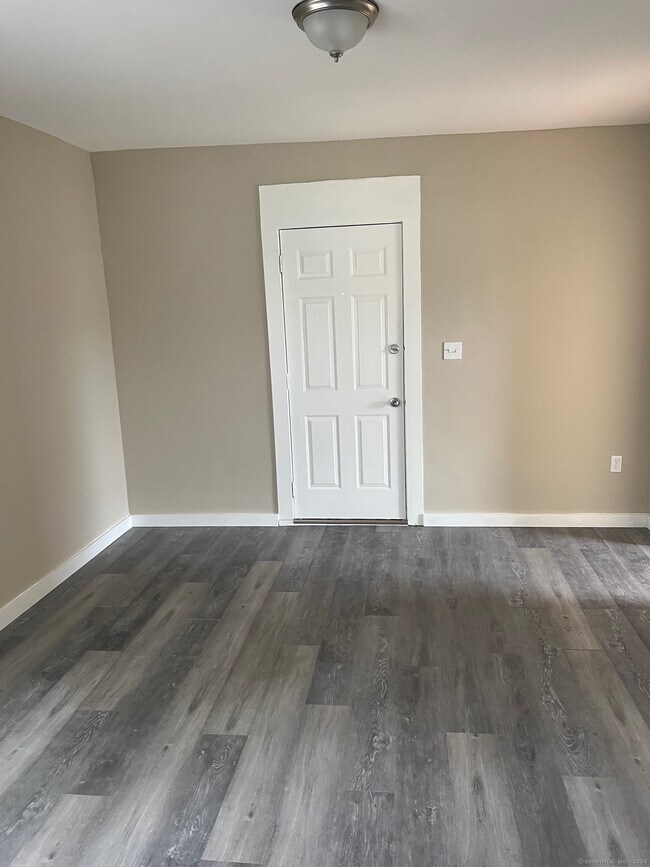 41 Bamford Ave, Watertown, CT 06779 Room for Rent in Watertown, CT