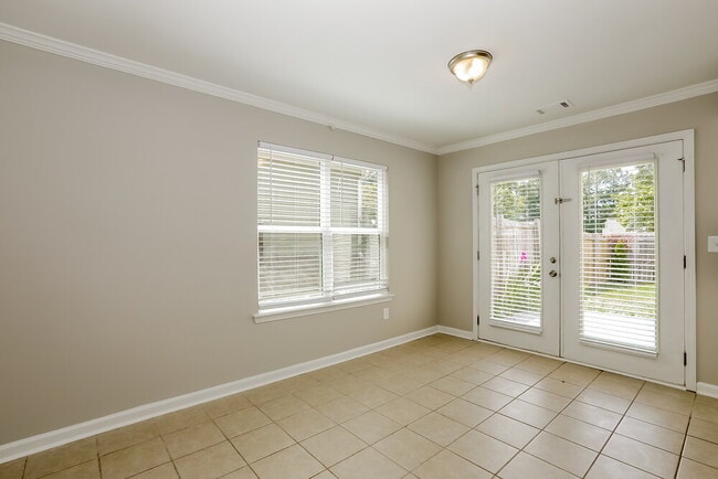 Foto del edificio - 505 Walnut Woods Dr