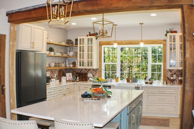 Foto del edificio - 5 bedroom on 2 acres