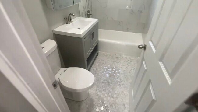 Foto del edificio - 1321 W Sherwin Ave